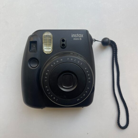 Black Fujifilm Instax Mini 8 Instant Polaroid Camera - Picture 1 of 4